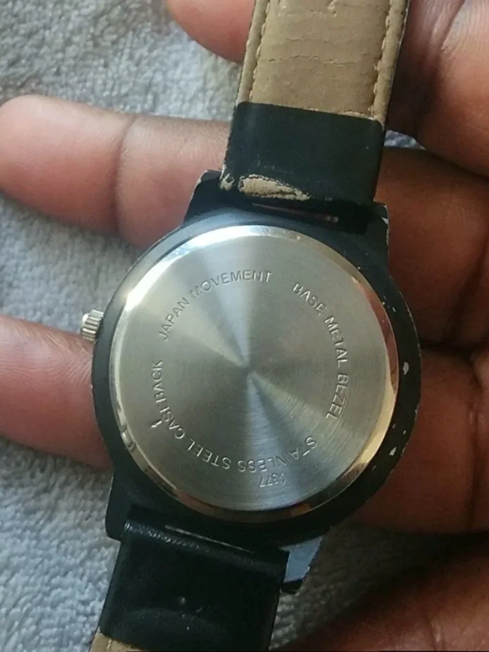 Men’s 4 Watch Bundle – Heavily flawed – Needs Batteries